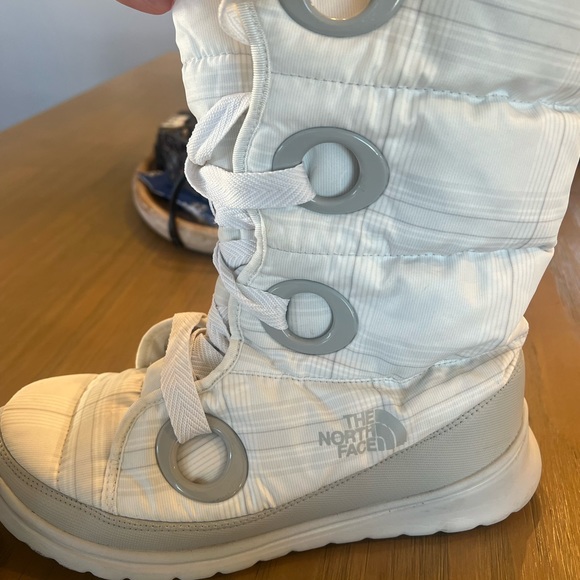 ☃️❄️Women’s North face boots - Picture 10 of 13